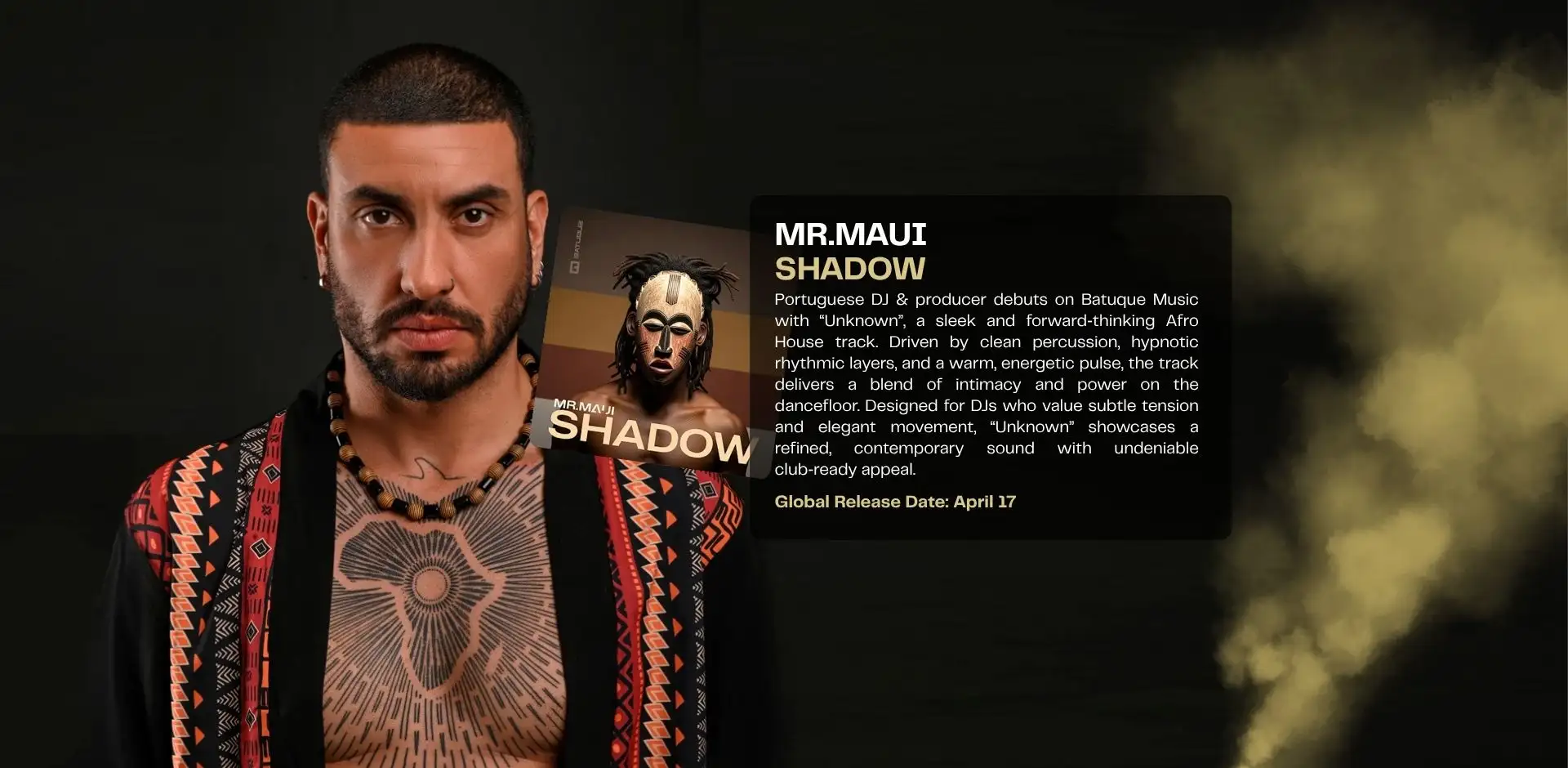 Crowd cheering for a Batuque Music featured artist concert